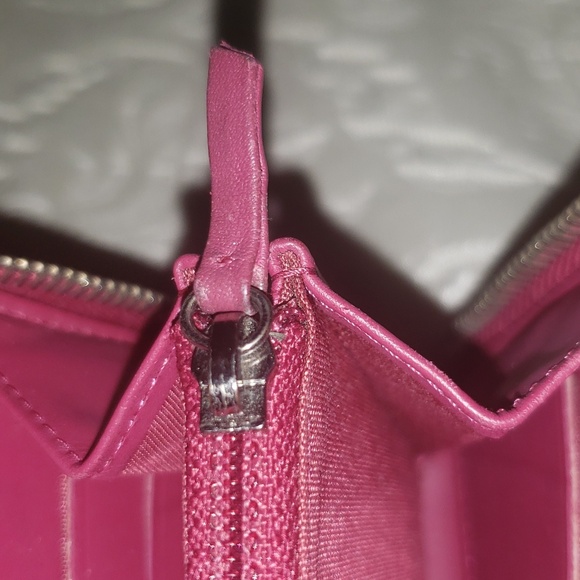 Chanel Quilted Patent Longwallet - Picture 11 of 15